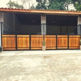construção de frente de baias para animais Campo Grande