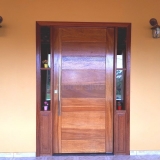 onde comprar porta madeira maciça externa Goiânia