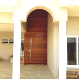 portas de madeira maciça frisada Campo Grande